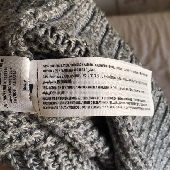 Abercrombie & Fitch Cable Knit Heather Gray Sweater - Picture 3 of 4